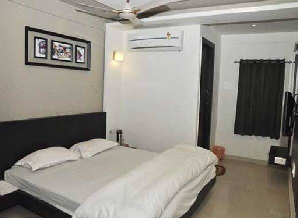 Hotel Woodland, Veraval 5